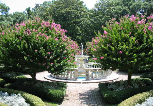 Fountain at Elizabethan Gardens